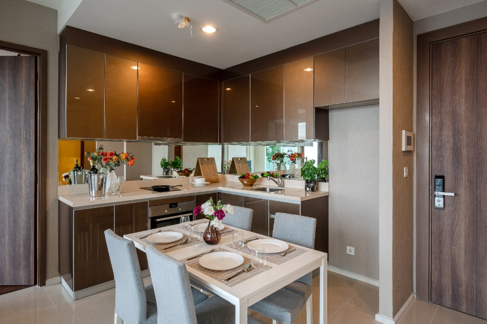 แม่น้ำ เรสซิเดนท์ [Menam Residences]