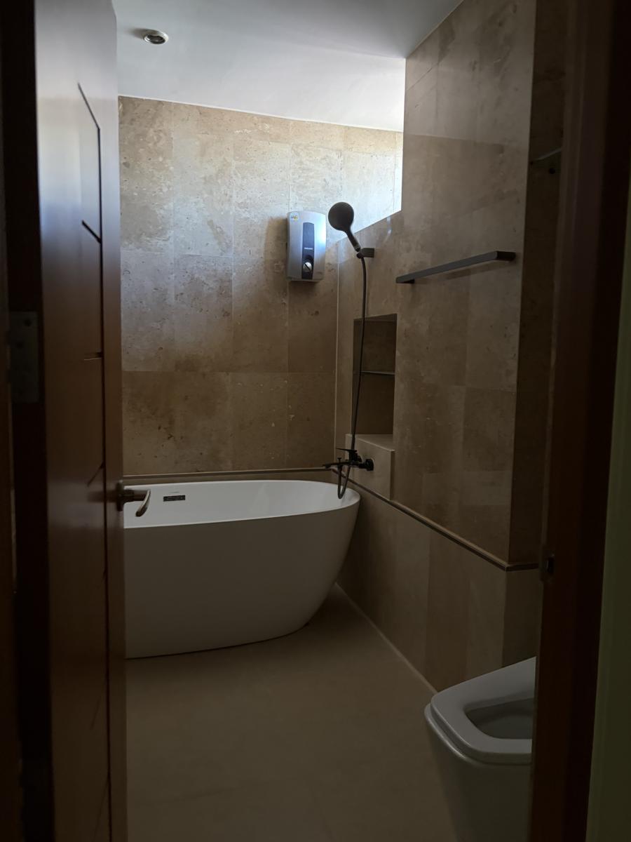 ริเวอร์เฮ้าส์ คอนโดมิเนียม - [River House Condominium]