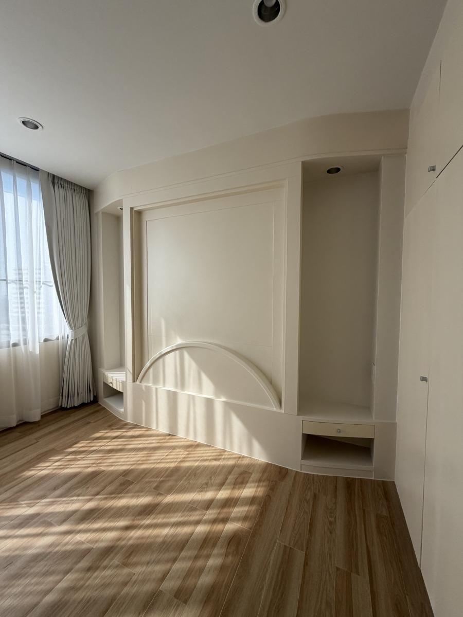 ริเวอร์เฮ้าส์ คอนโดมิเนียม - [River House Condominium]
