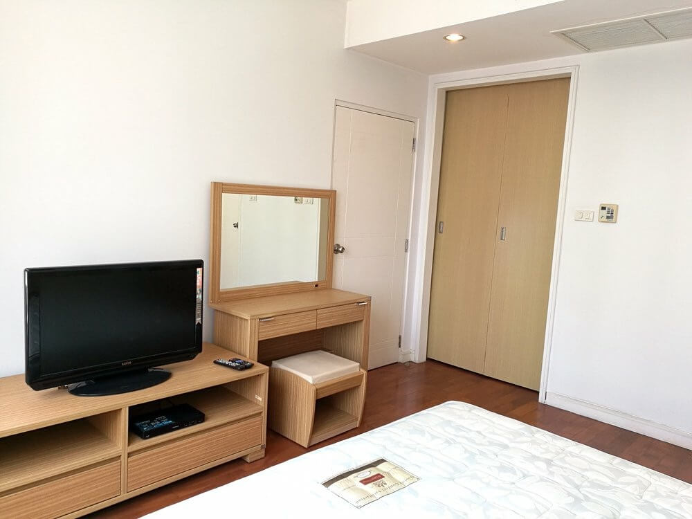 บ้านสิริ ทเวนตี้โฟร์ [Baan Siri Twenty Four]